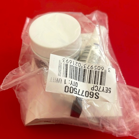 Kiehl’s delux sample set - Picture 2 of 5